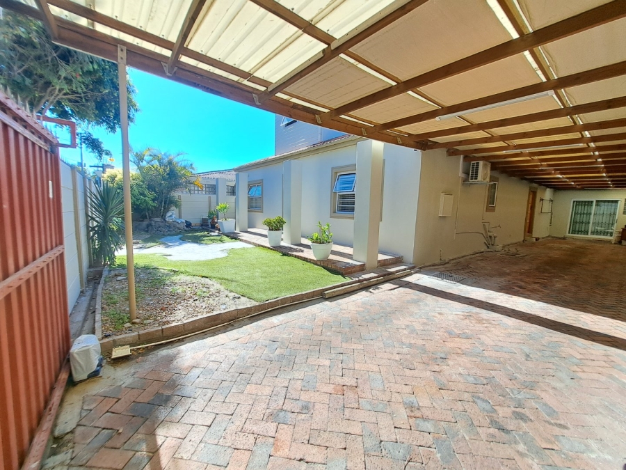 4 Bedroom Property for Sale in Lansdowne Western Cape